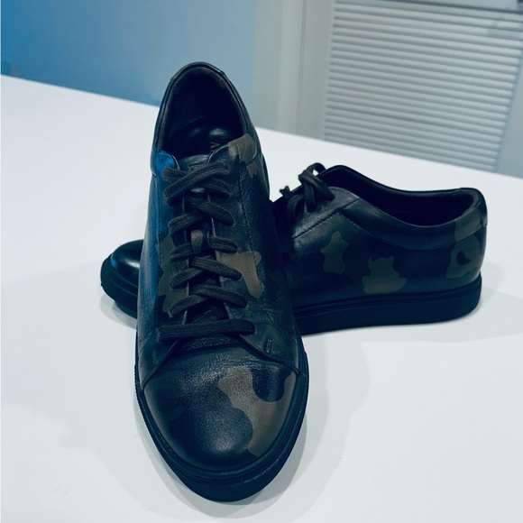 Allen Edmonds calfskin sneakers - Picture 2 of 4